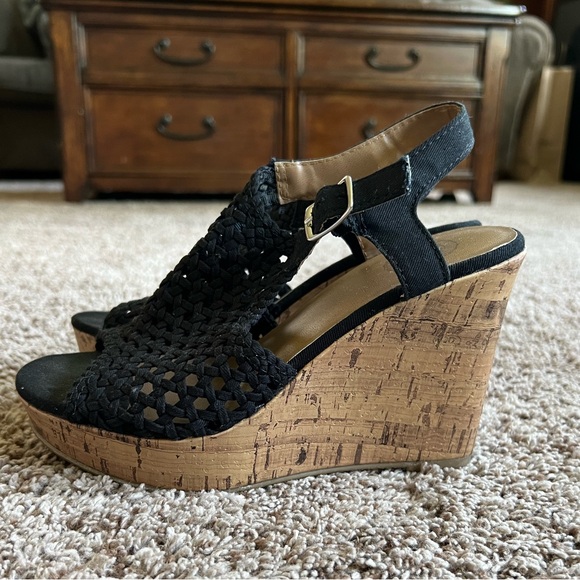 Women’s Wedge Heels - Picture 2 of 3